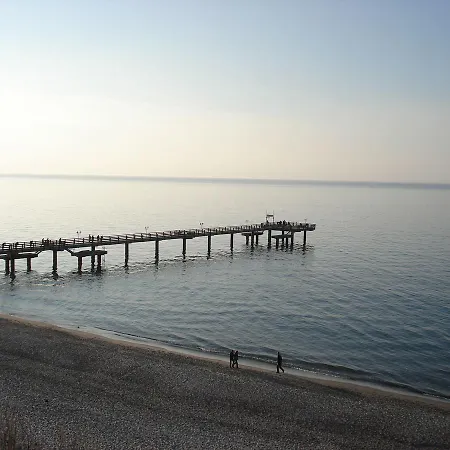 Charming In Near The Sea * Rakow